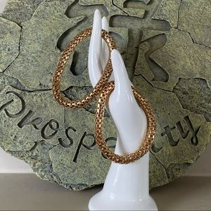 2/$32 Gold Tone woman mesh stretch bangle bracelet set. One size. Used